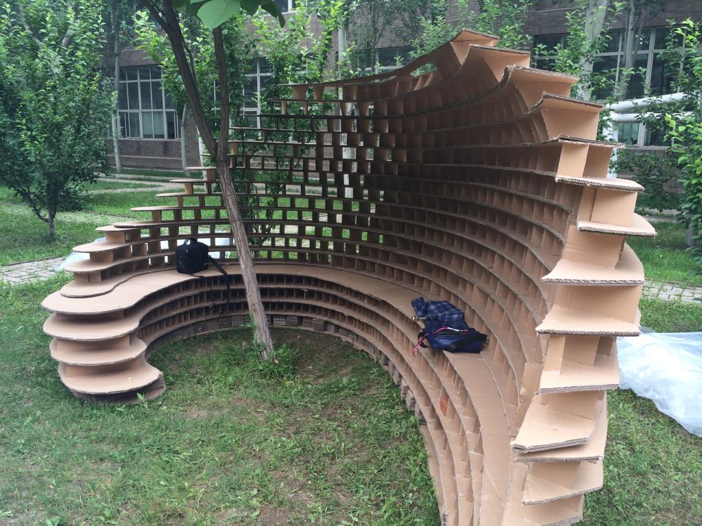 我院实体搭建展评活动在d1庭院举行